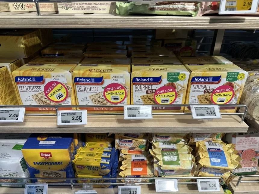 Pain croquant Roland Gourmet avec les stickers de cashback CHF 1.00 au rayon